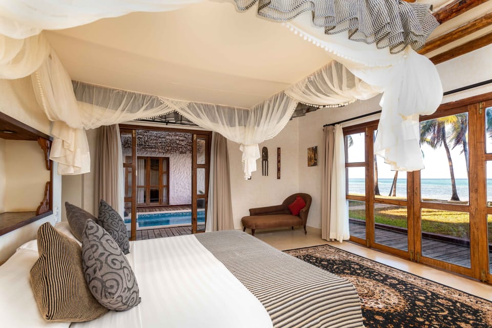 Villa Beachfront with private pool | Minibar, in-room safe, individually decorated, desk
