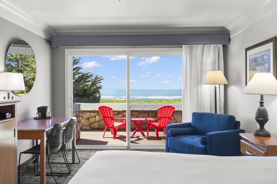 King Bed with Ocean View | Hypo-allergenic bedding available, desk, laptop workspace