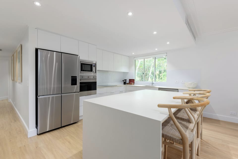 Full-size fridge, microwave, stovetop, dishwasher