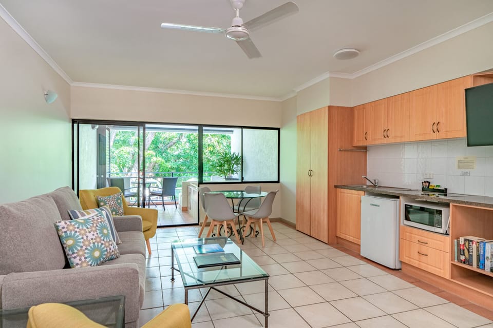 Fridge, coffee/tea maker, electric kettle
