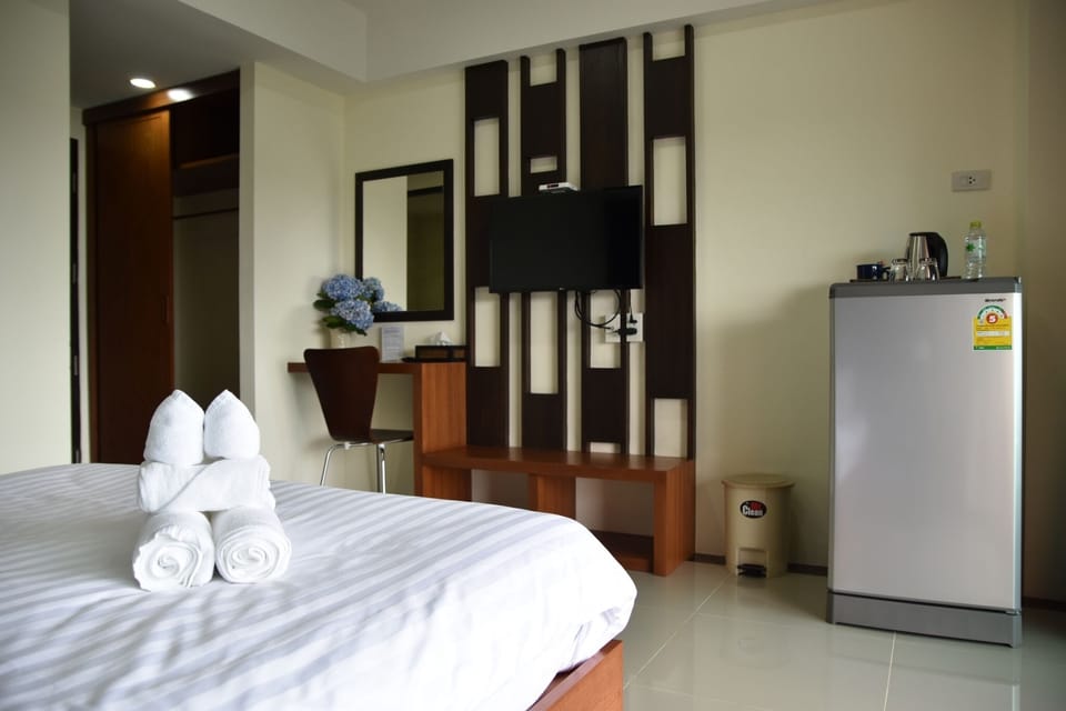 Superior Room, 1 Queen Bed | Desk, blackout drapes, rollaway beds, free WiFi