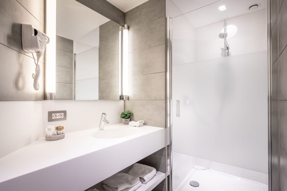 Standard Double or Twin Room | Premium bedding, in-room safe, desk, blackout drapes