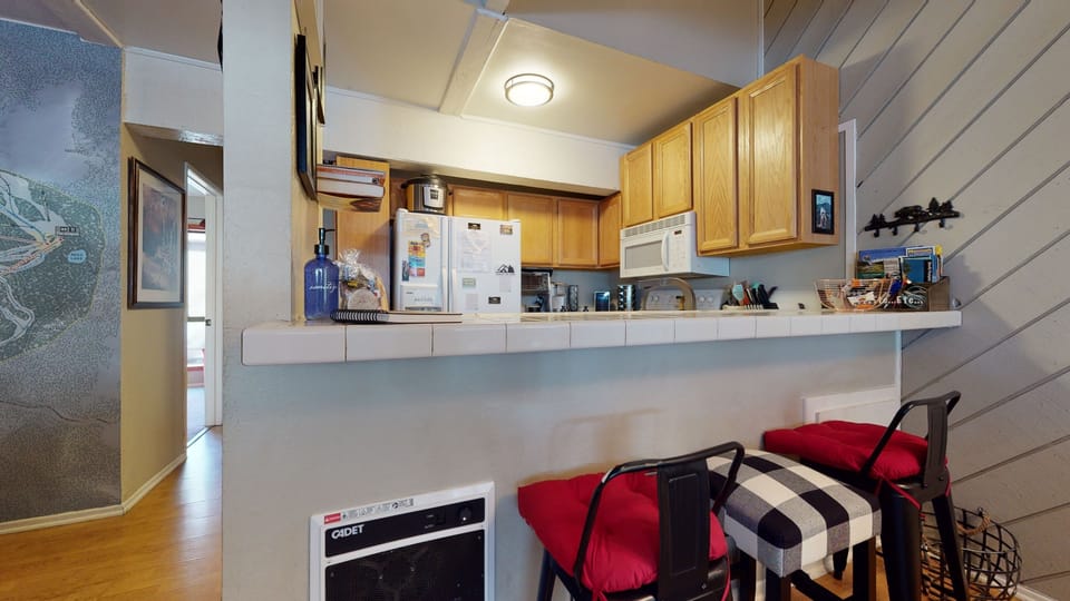 Condo, 1 Bedroom | Private kitchen | Coffee/tea maker, toaster