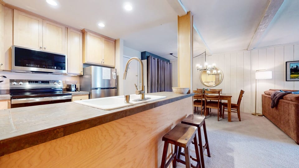 Condo, 1 Bedroom | Private kitchen | Fridge, microwave, dishwasher, coffee/tea maker