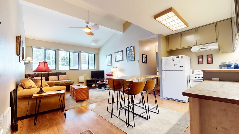 Condo, 1 Bedroom | Interior