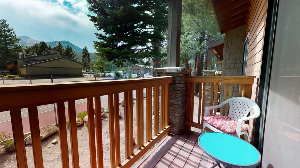Condo, 2 Bedrooms | Property grounds