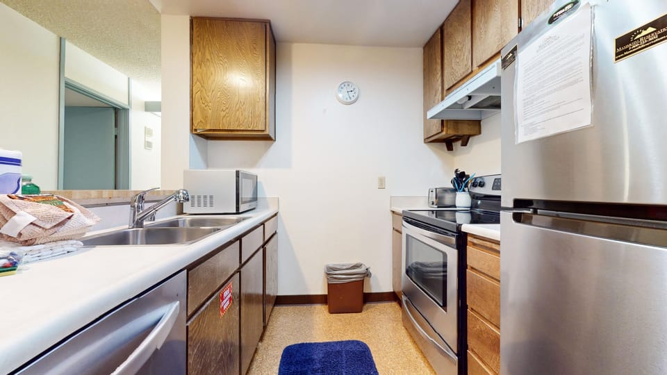 Condo, 1 Bedroom | Private kitchen | Coffee/tea maker, toaster