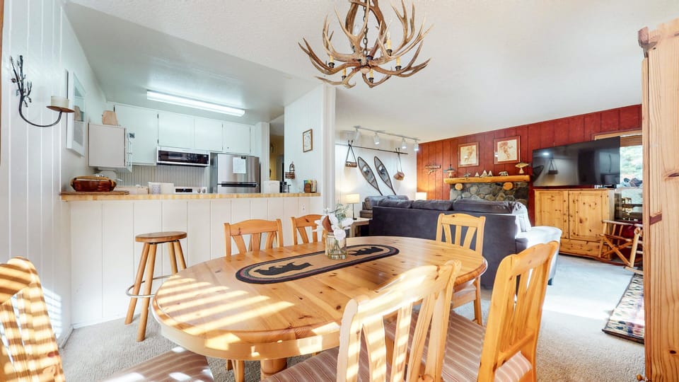 Condo, 1 Bedroom | Dining