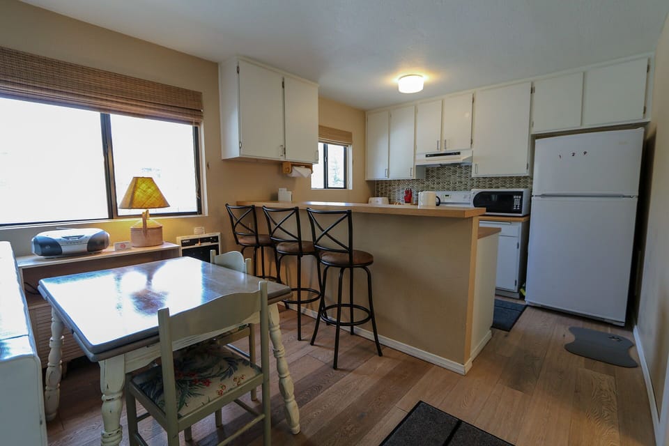 Studio | Private kitchen | Fridge, oven, coffee/tea maker, toaster