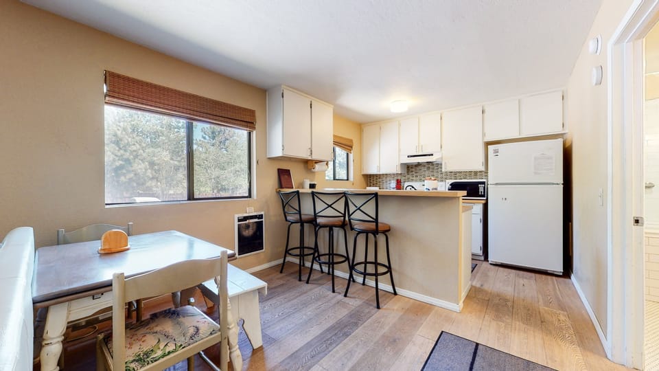 Studio | Private kitchen | Fridge, oven, coffee/tea maker, toaster