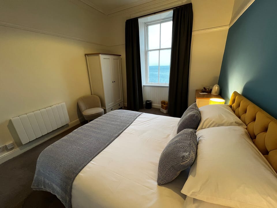 Classic Room, 1 King Bed, Sea View | Free WiFi, bed sheets