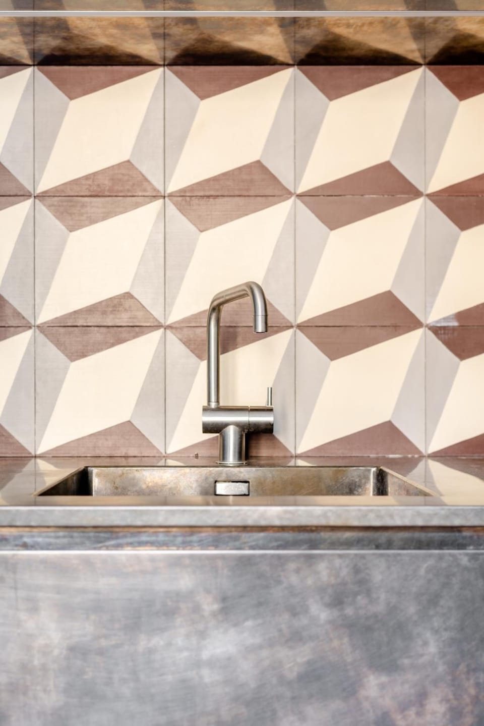 Shower, free toiletries, hair dryer, bidet
