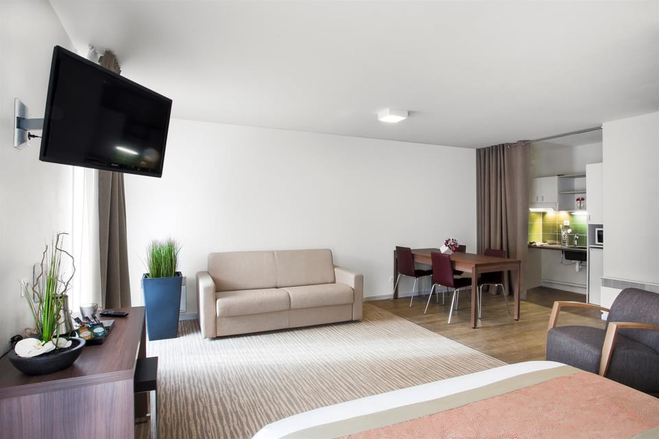 Superior Room, 1 Double Bed with Sofa bed | Premium bedding, blackout drapes, free cribs/infant beds, free WiFi