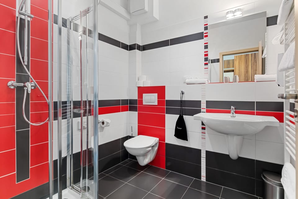 Double Room, 1 Double Bed, Balcony, Mountain View | Bathroom | Shower, free toiletries, hair dryer, towels