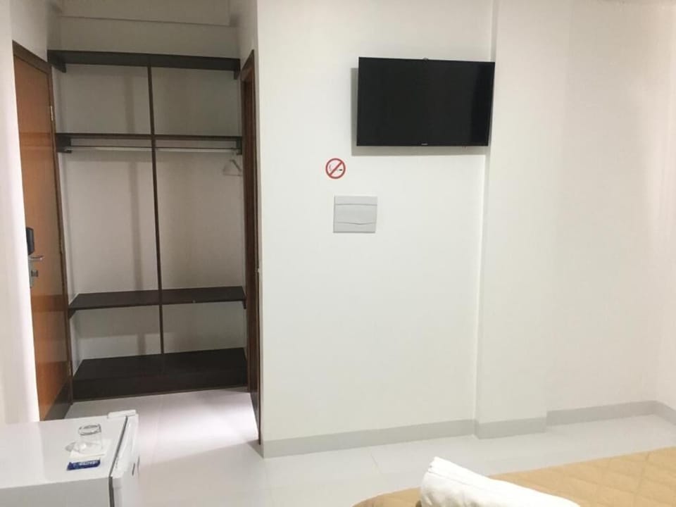 1 bedroom, premium bedding, minibar, desk