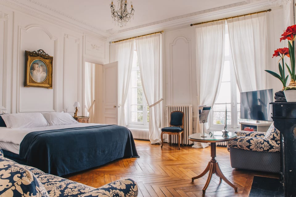 Room (Blanche) | Premium bedding, memory foam beds, individually decorated