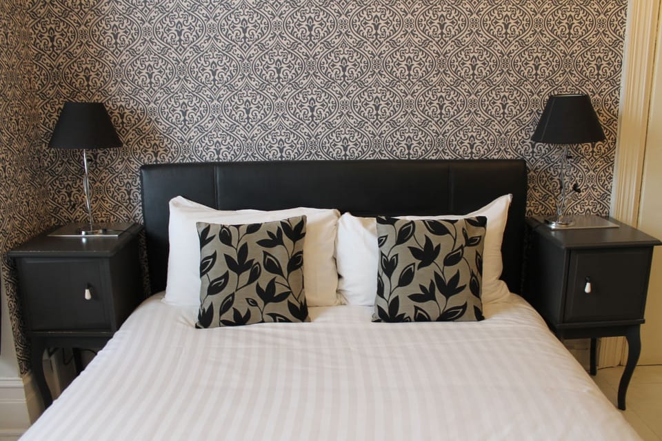 Executive Double Room | Desk, iron/ironing board, free WiFi, bed sheets