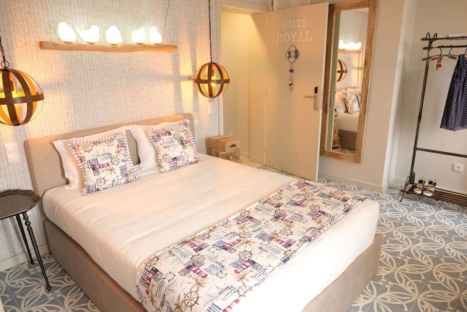 Suite | Soundproofing, iron/ironing board, free WiFi, bed sheets