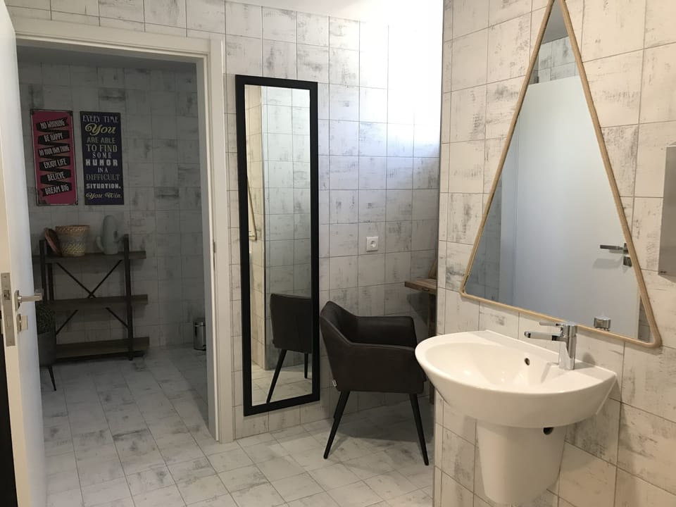 Shower, rainfall showerhead, hair dryer, towels