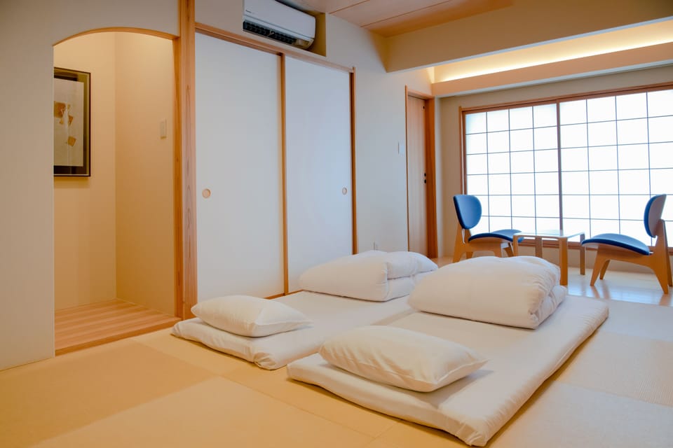 In-room safe, soundproofing, free WiFi, bed sheets