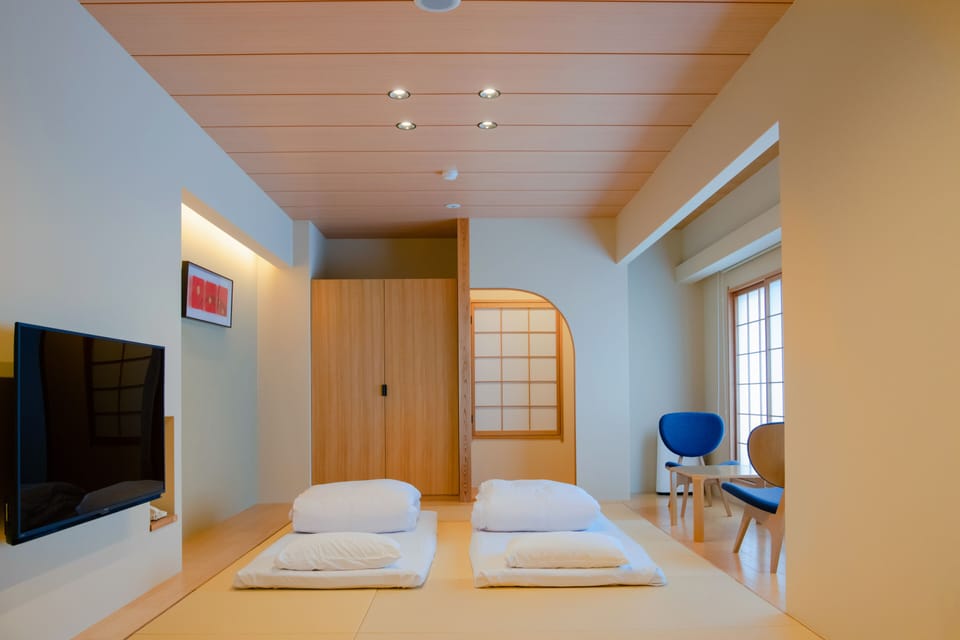 In-room safe, soundproofing, free WiFi, bed sheets