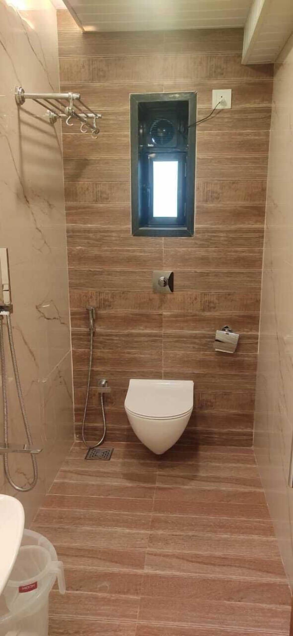 Deluxe Single Room | Bathroom | Shower, rainfall showerhead, free toiletries, towels
