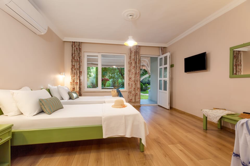 Family Room | In-room safe, free WiFi, bed sheets