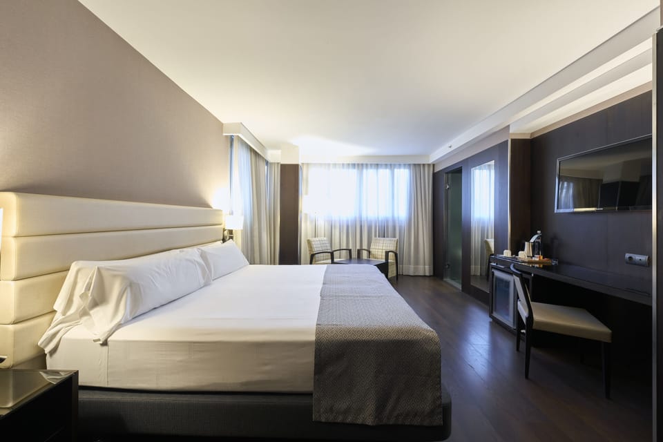 Minibar, in-room safe, desk, soundproofing