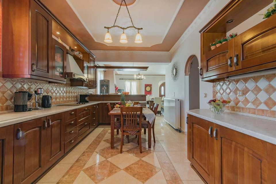 Villa, 4 Bedrooms | Private kitchen | Full-size fridge, microwave, oven, stovetop