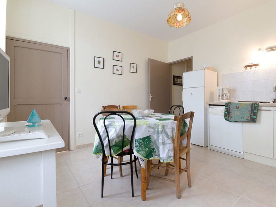Cottage | In-room dining