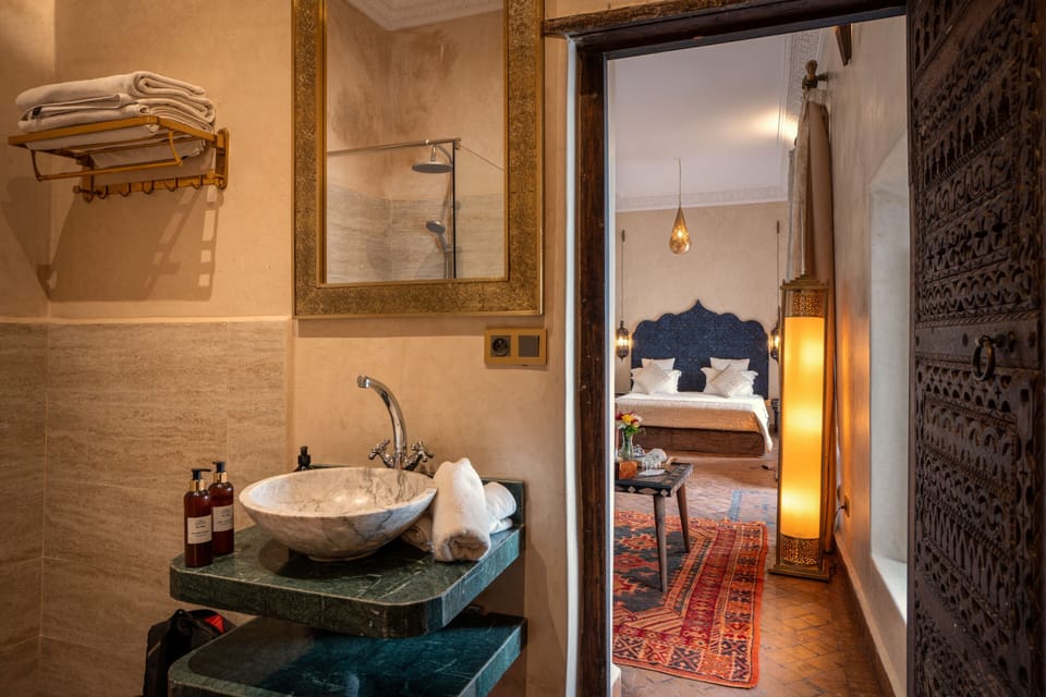 Superior Room, Ensuite | Bathroom | Free toiletries, hair dryer, bathrobes, towels
