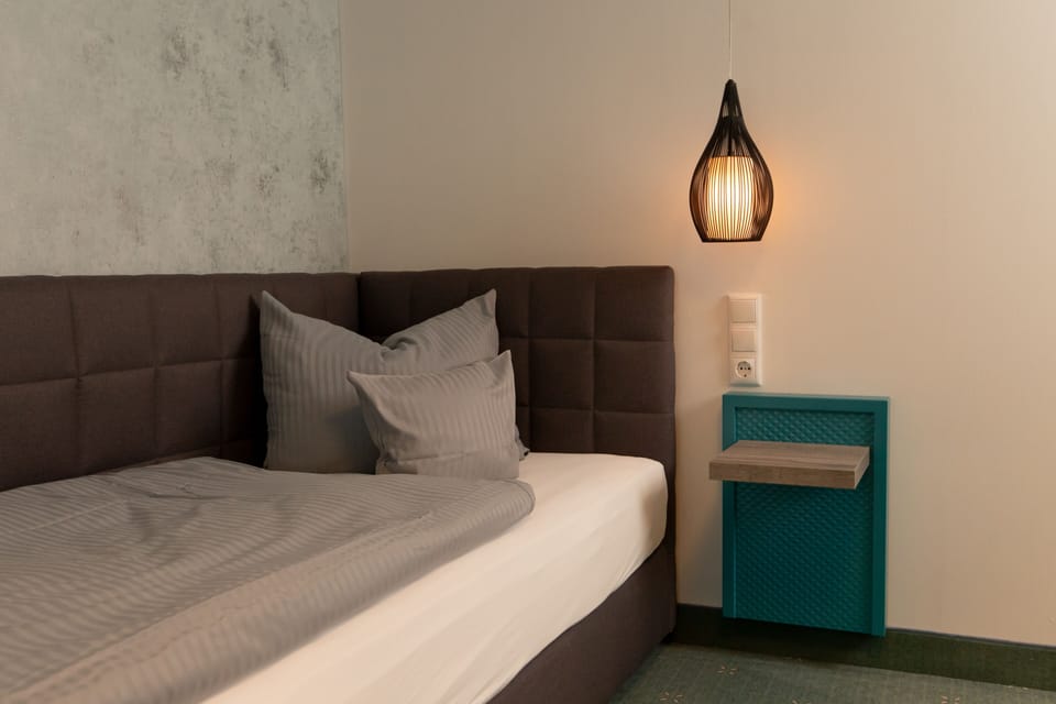 Single Room | Desk, soundproofing, free WiFi, bed sheets