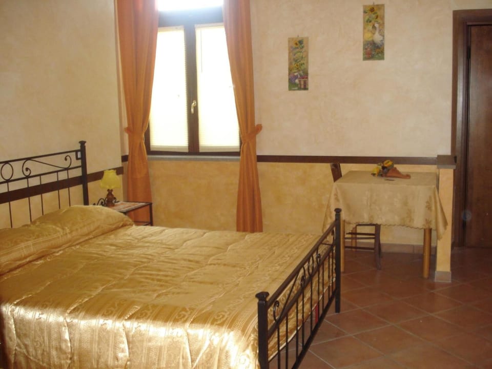 In-room safe, desk, laptop workspace, free WiFi