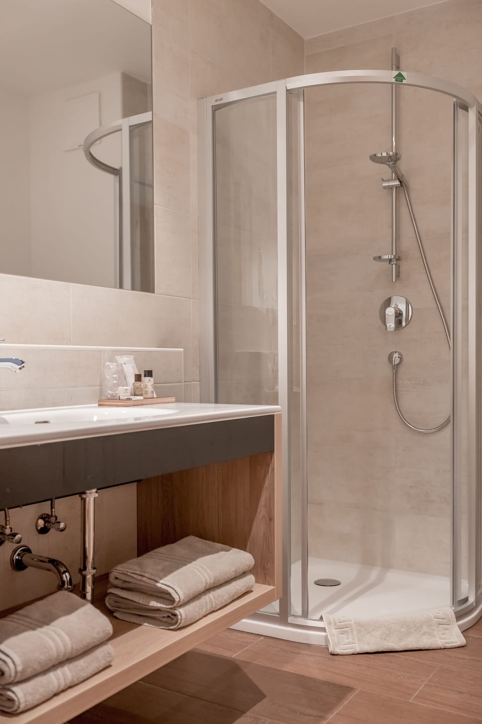 Comfort Double Room, Balcony (Seenplatte) | Bathroom | Free toiletries, hair dryer, bathrobes, towels