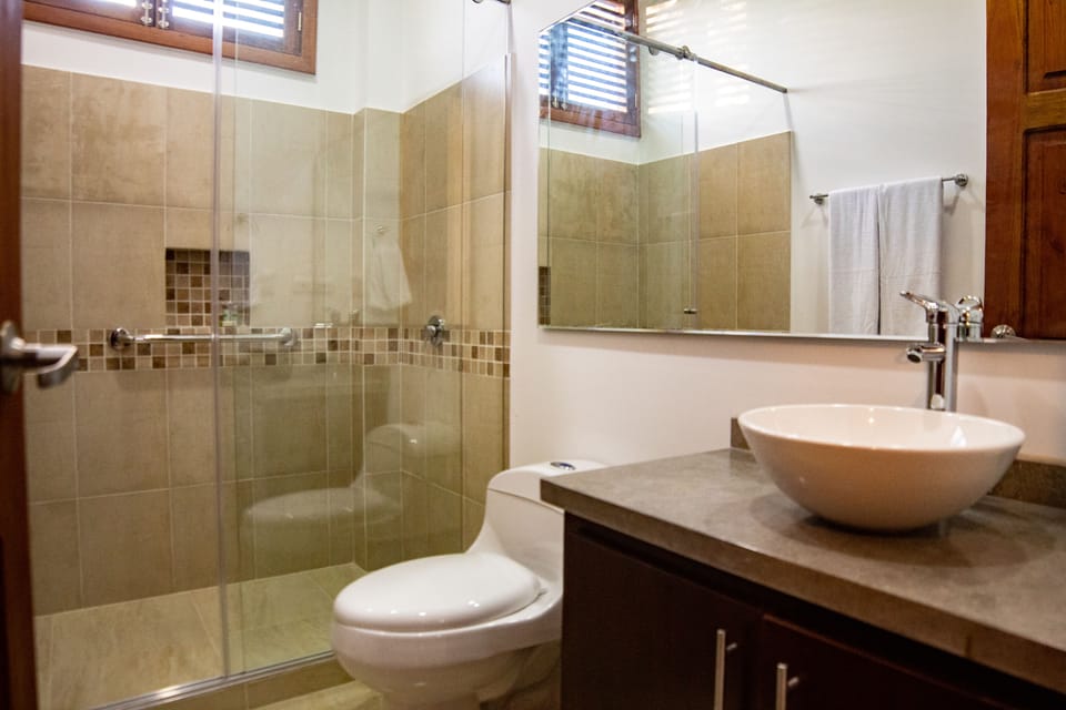 Luxury House, Balcony, Mountain View | Bathroom | Shower, eco-friendly toiletries, towels