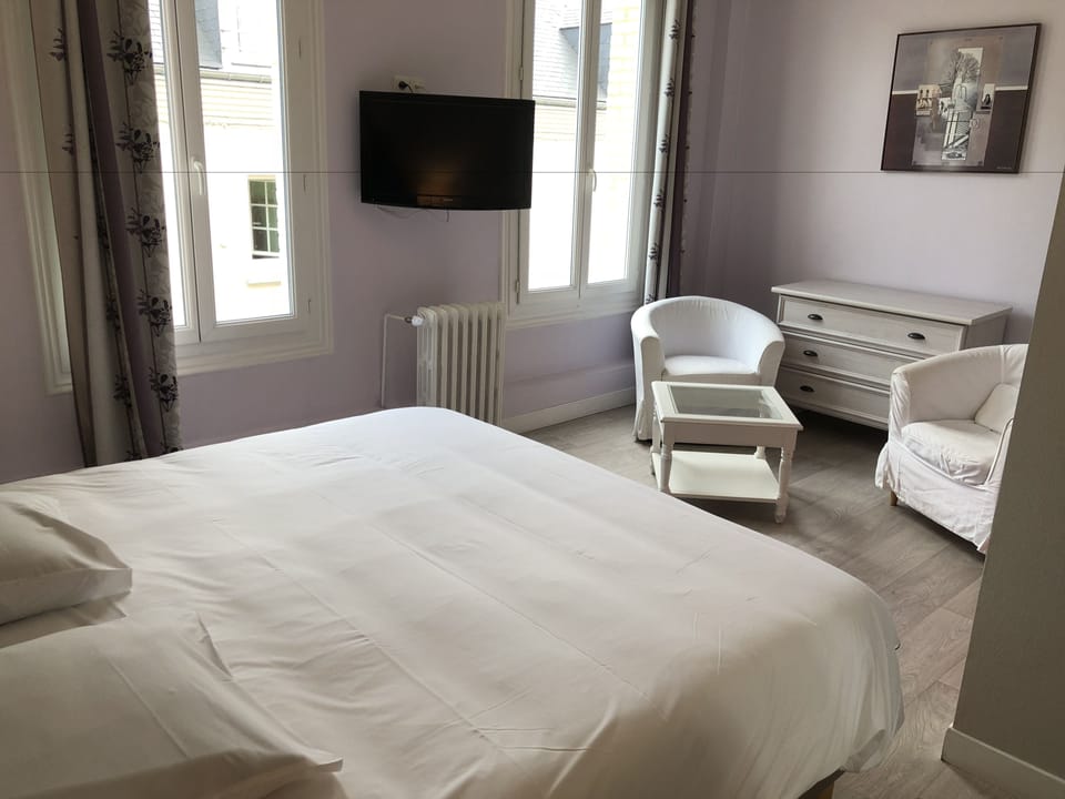 Superior Double Room | Individually decorated, individually furnished, desk, blackout drapes