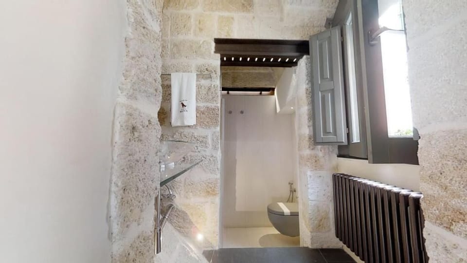 Design Double Room, 1 Queen Bed, Private Bathroom, Tower | Bathroom | Shower, slippers, towels