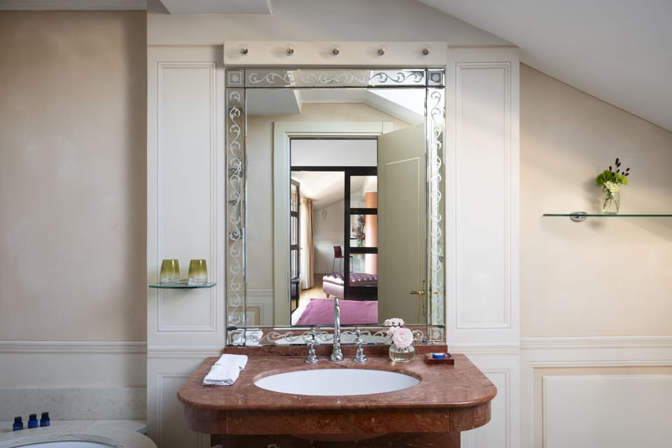 Suite, 1 King Bed with Sofa bed, City View (Cavour Suite) | Minibar, in-room safe, blackout drapes, soundproofing