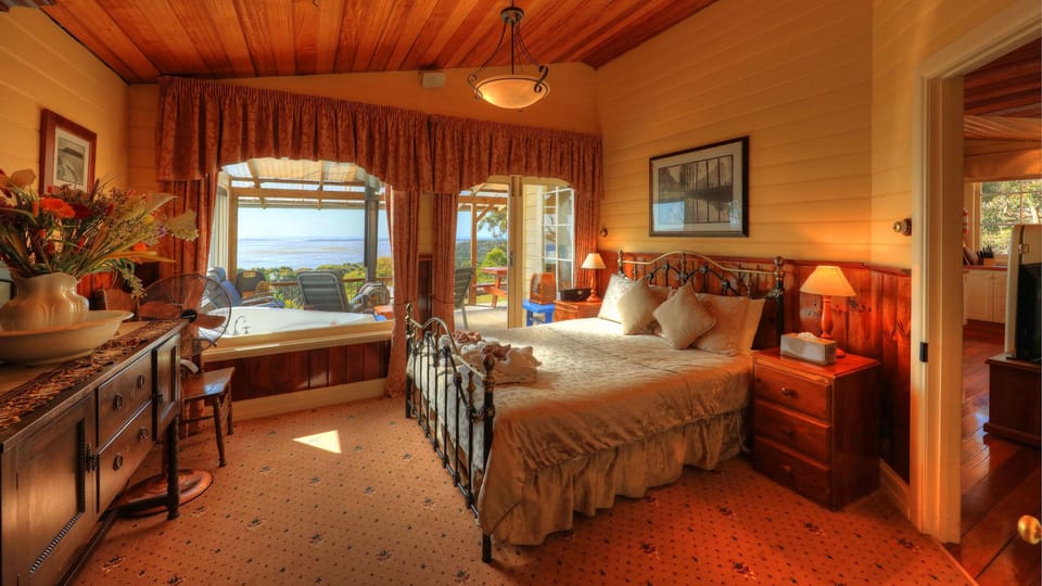 2 bedrooms, bed sheets