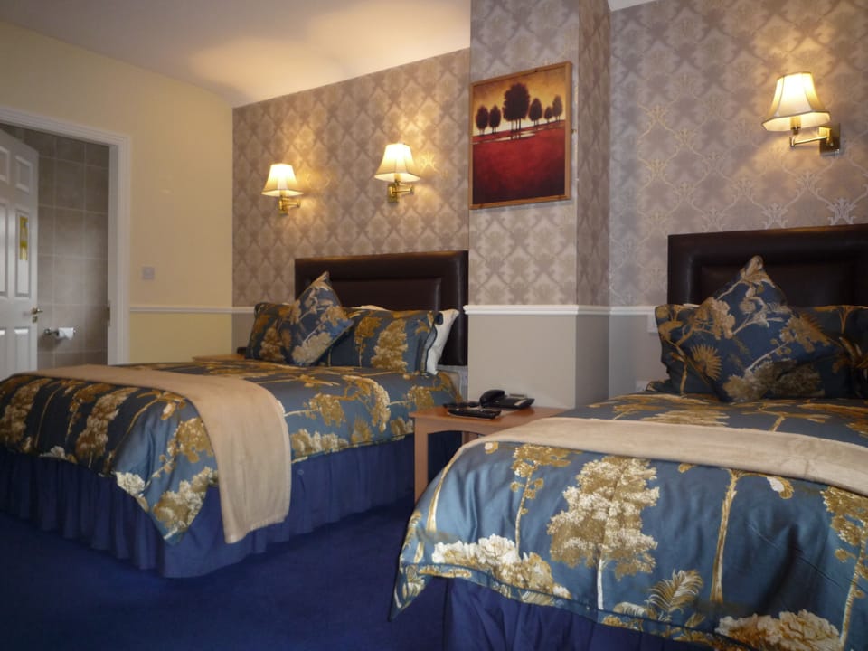 Triple Room (Double & Single Room Only) | Desk, soundproofing, iron/ironing board (on request), WiFi (free)