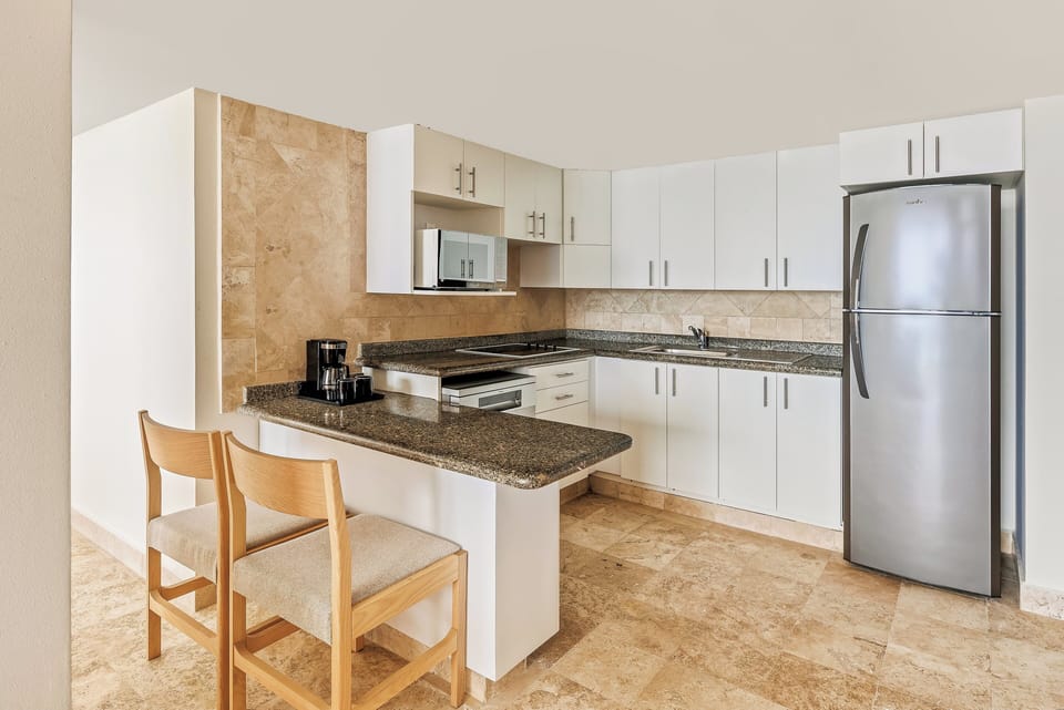 Master Suite, 3 bedrooms, Plus | Private kitchen | Coffee/tea maker, eco-friendly cleaning products