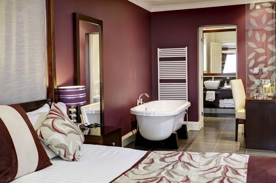 Deluxe Room, 1 Double Bed, Non Smoking | Premium bedding, desk, blackout drapes, iron/ironing board (on request)