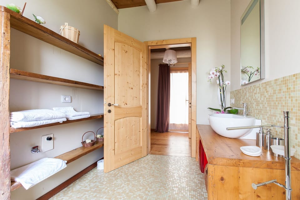 Shower, towels