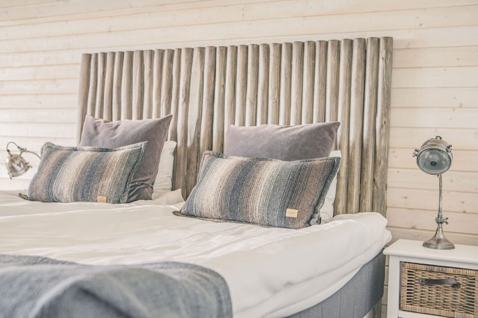 Hypo-allergenic bedding available, blackout drapes