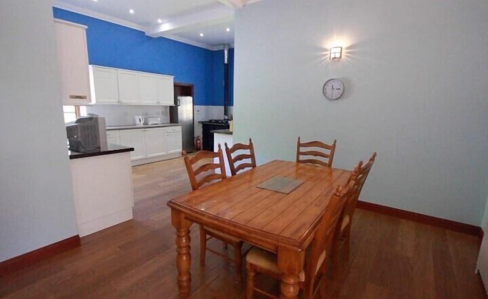 Cottage | Iron/ironing board, free WiFi, bed sheets