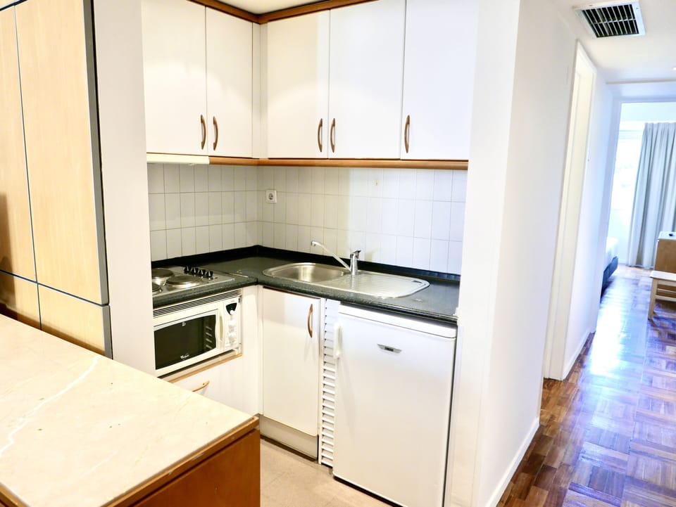 Studio | In-room safe, desk, blackout drapes, soundproofing