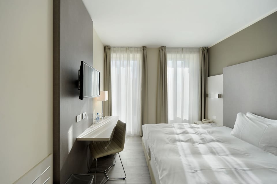 Superior Double Room Single Use, Balcony, Lake View | In-room safe, desk, WiFi (free), bed sheets
