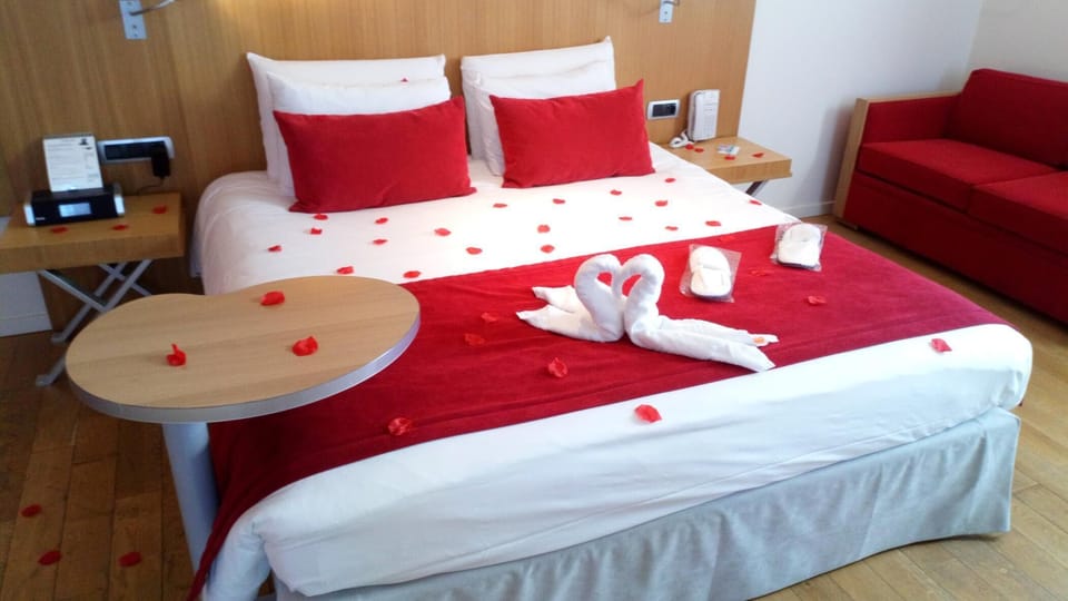 Privilege, Superior Room, 1 Double Bed with Sofa bed | In-room safe, desk, soundproofing, iron/ironing board