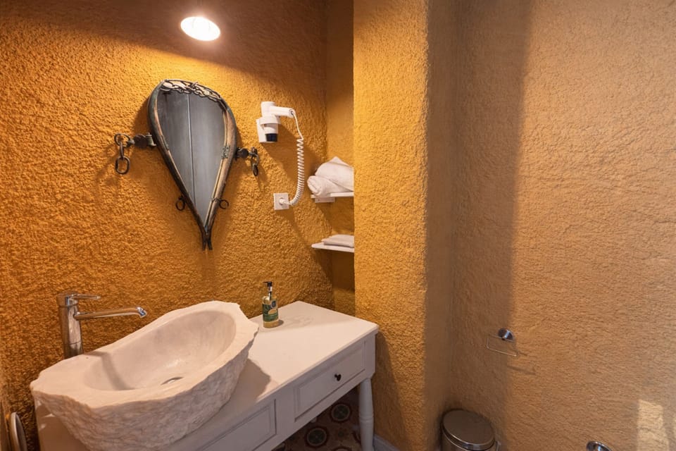 Shower, free toiletries, hair dryer, slippers