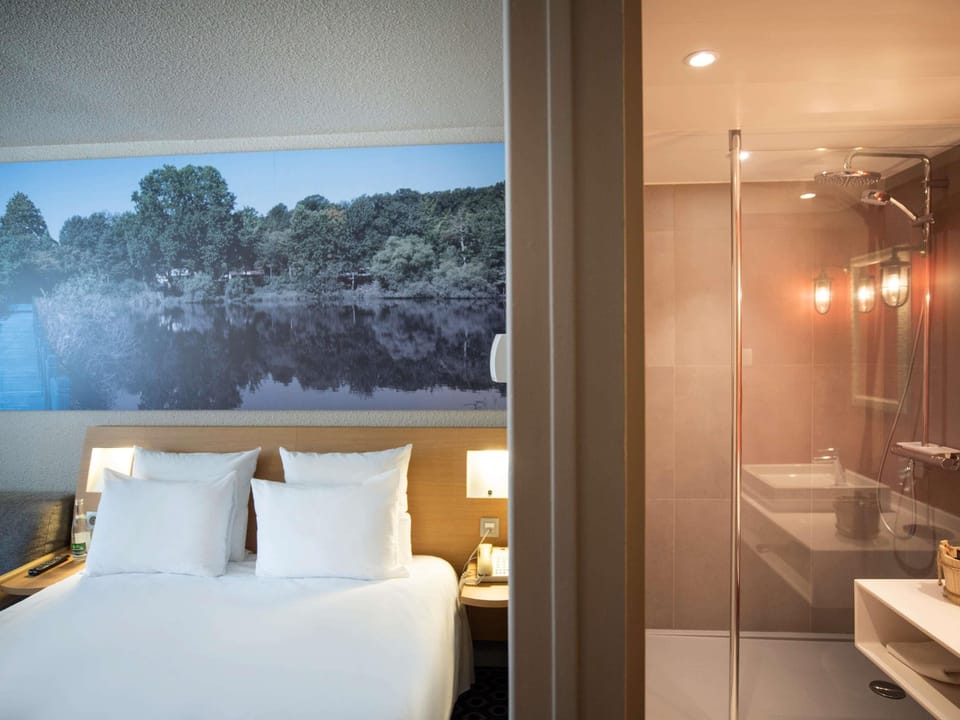 Superior Room, 1 Double Bed with Sofa bed | Premium bedding, in-room safe, desk, laptop workspace